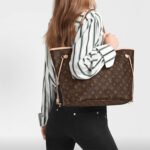 LOUIS VUITTON Neverfull MM Monogram Tote Bag Red Lining - Shoulder Bag - Image 2
