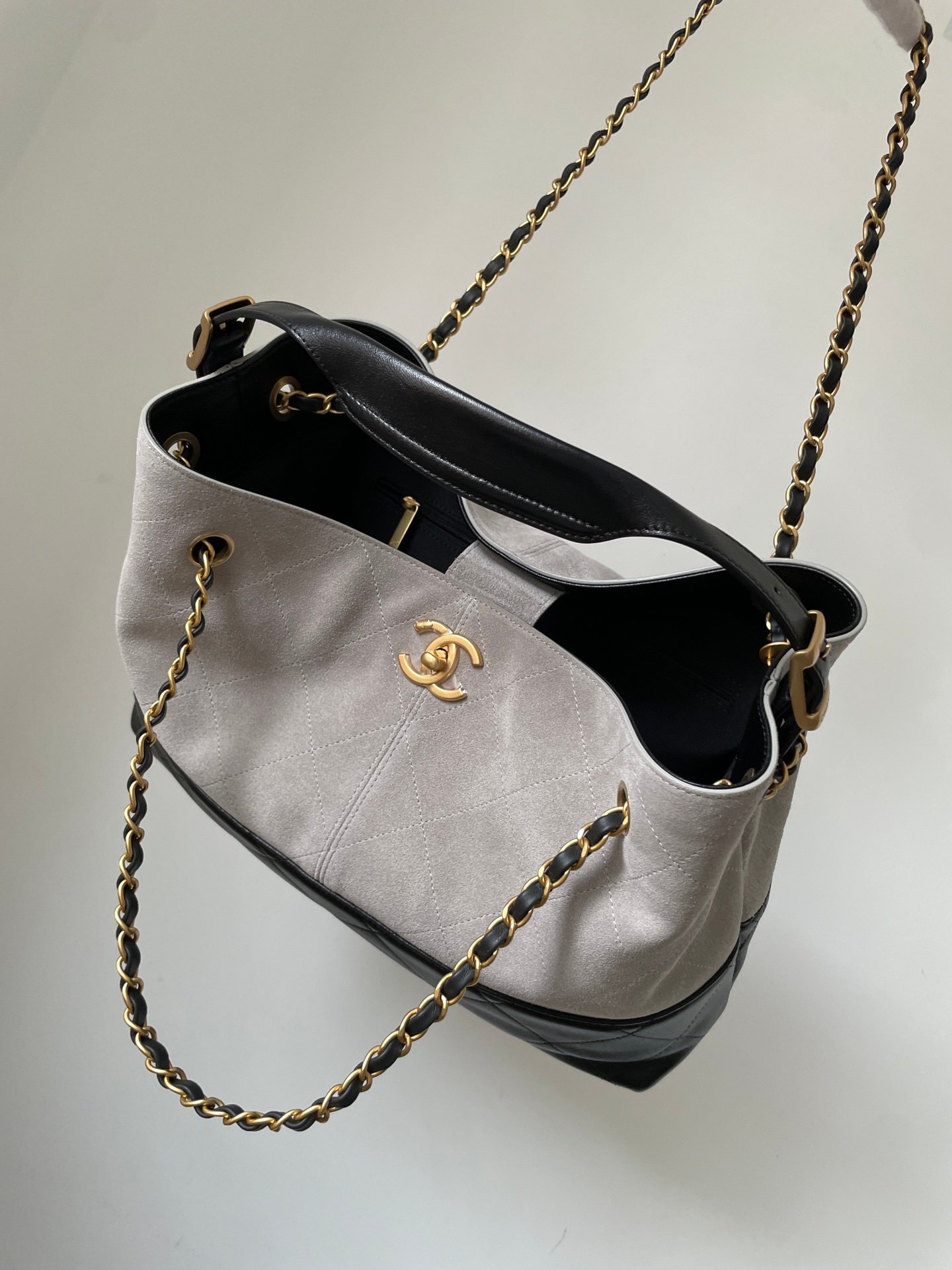 Chanel 25A lambskin tote bag in color-block leather, 2026 seasonal collection